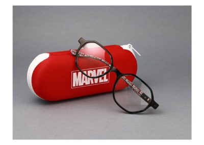 Lunettes Marvel, monture noire et décoration Marvel